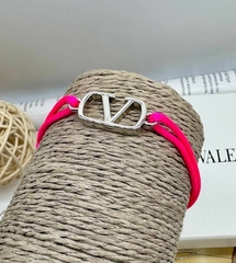 58214 - Браслет VALENTINO с подвеской логотипом на красной нити