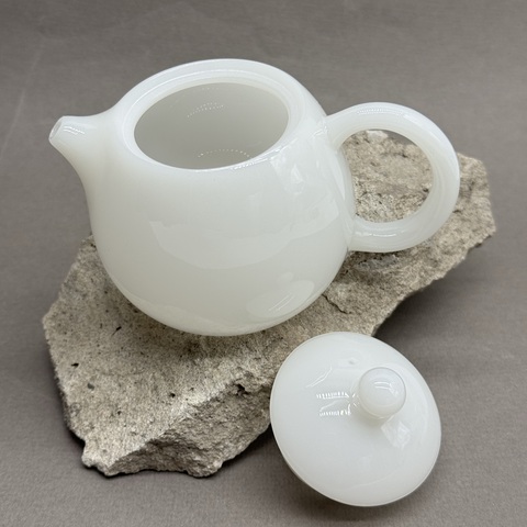 Чайник из фарфора Пуюй из Дэхуа
