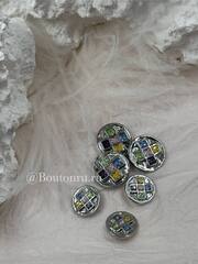 Пуговицы серебристые с квадратными деталями и разноцветными камнями стразами
