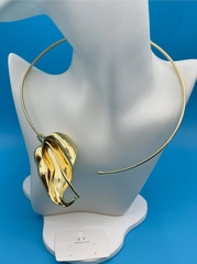 Колье-чокер ЦВЕТОК КАЛЛА фиксированное цвет золото /серебро