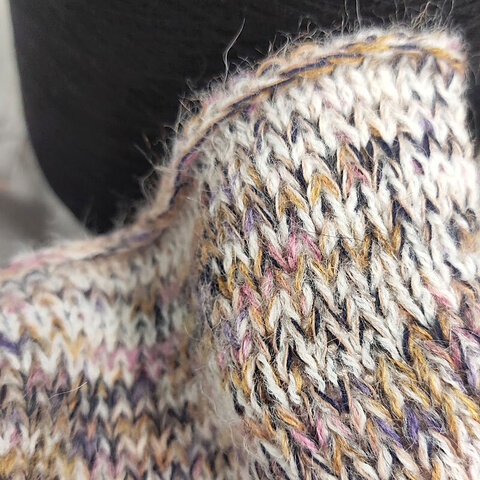 Смотка с альпакой и мохером 250 горчично-синий секционный