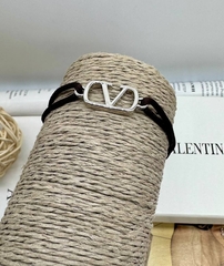 58214 - Браслет VALENTINO с подвеской логотипом на красной нити