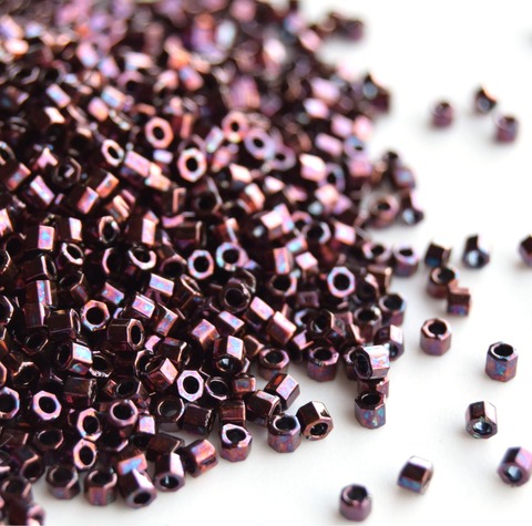 DBMC-0012 Делика шестиугольная 10/0 Темно-малиновый металлик / Delica cut 10/0 Dark Raspberry