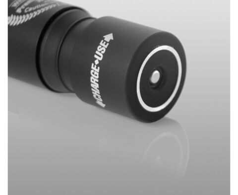 Фонарь карманный Armytek Prime C1 Magnet USB XP-L черный/белый лам.:светодиод. 18350x1 (F05601SW)