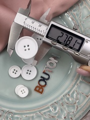 Пуговицы на прокол белые матовые