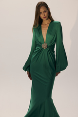 Платье с глубоким декольте и драпировкой