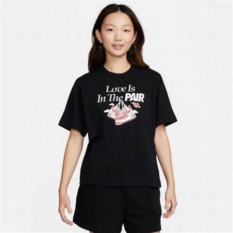 Футболка Nike Sportswear Boxy VDAY T-Shirt
