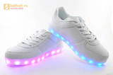 Светящиеся кроссовки с USB зарядкой Fashion (Фэшн) на шнурках, цвет белый, светится вся подошва. Изображение 13 из 29.
