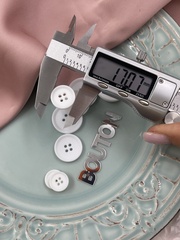 Пуговицы на прокол белые матовые