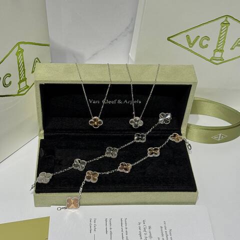 Подвеска Van Cleef & Arpels Alhambra