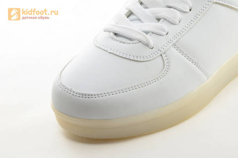 Светящиеся кроссовки с USB зарядкой Fashion (Фэшн) на шнурках, цвет белый, светится вся подошва. Изображение 16 из 29.