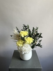 Композиция в кашпо Цинния