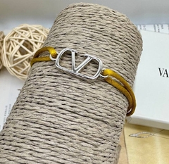 58214 - Браслет VALENTINO с подвеской логотипом на красной нити