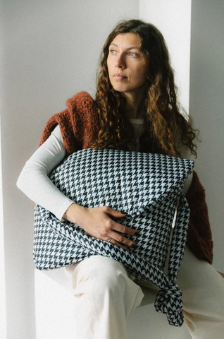 Сумка Aika Bags Подушка Гусь черно-белая