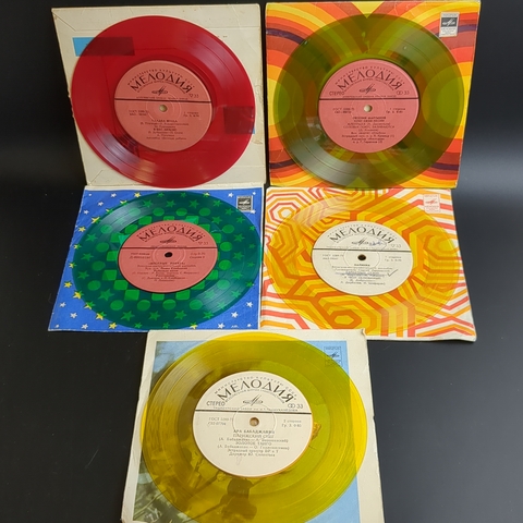 Набор из 5 цветных пластинок :Сладка ягода / ВИА Калинка / ВИА Веселый ребята и др. 5 Виниловых пластинок 7 дюймов миньоны. Мелодия СССР. Конверты VG / Диски VG