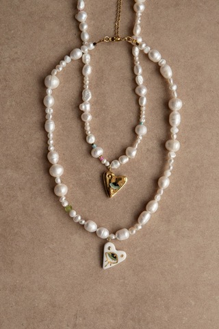 Цепь из жемчуга с фарфоровым сердцем