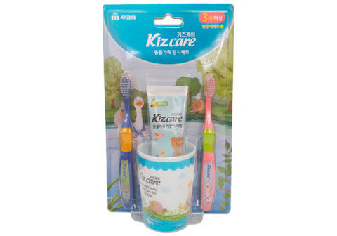 Детский зубной набор "Kizcare" клубника