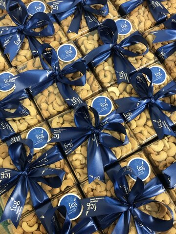 Корпоративный подарочный набор с орехами с брендированием