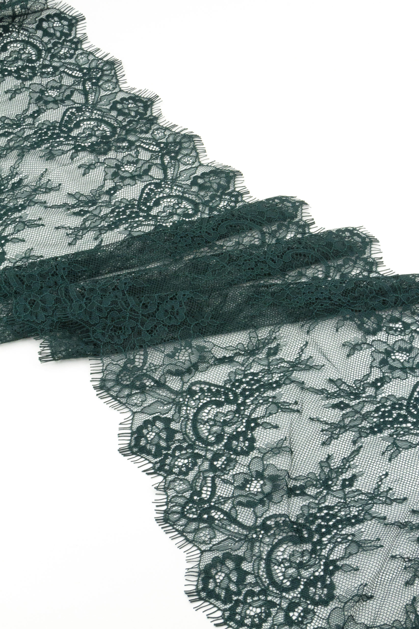 Кружево шантильи темно-зеленое неэластичное ширина 23 см длина 1.45 м