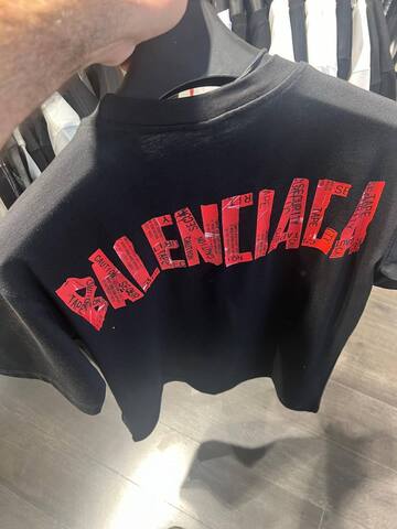 Футболка Balenciaga 490152bl