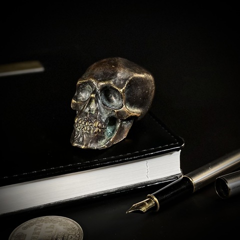 Череп из бронзы