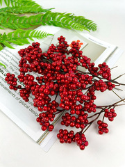 Ягоды красные перламутровые, искусственные на ветке 20 см., 6-8 мм., набор 10 шт.