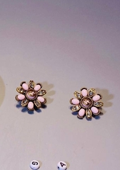 sergi-romashki-s-golubymi-rozovymi-vstavkami-cvet-bronza-gucci