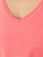 Футболка с V-вырезом и цельнокроеным рукавом из премиального хлопка  D49.100 (120029)