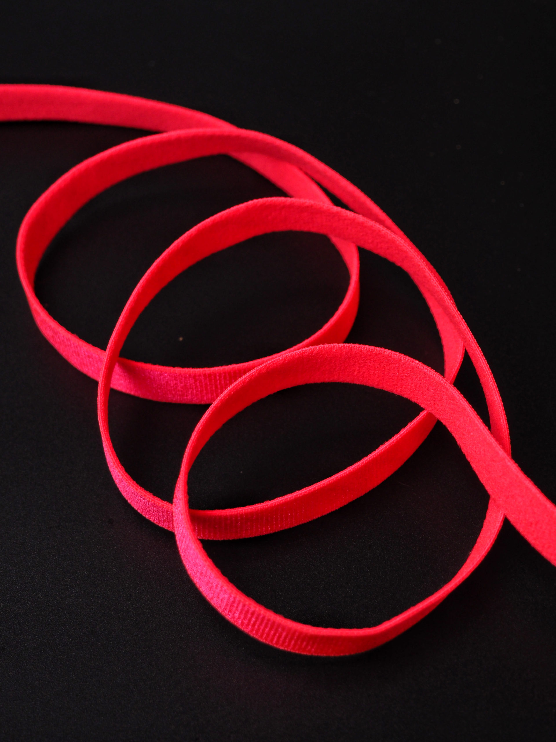 Резинка бретелечная розово-красная глянцевая 10 мм