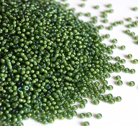 8/0 RR-3764 Fancy lined soft chartreuse