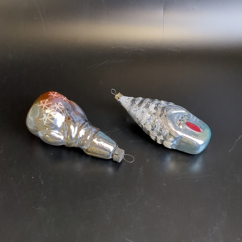 Ёлочные игрушки 2 штуки снеговик и избушка под снегом, стекло, подвесные, ручная роспись, винтаж СССР 1960-1990 гг