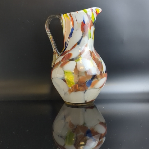 Кувшин для напитков из цветного стекла красное, молочное, синее, желтое, гутная техника, 20 см, винтаж СССР 1970-1990 гг