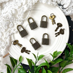 Замок для шкатулок с ключиком декоративный, цвет бронзовый, 5 шт, 3,1*1,7 см.