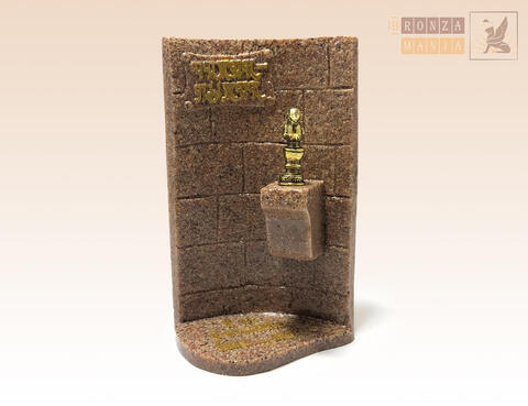 фигурка Чижик-Пыжик на рюмке на набережной