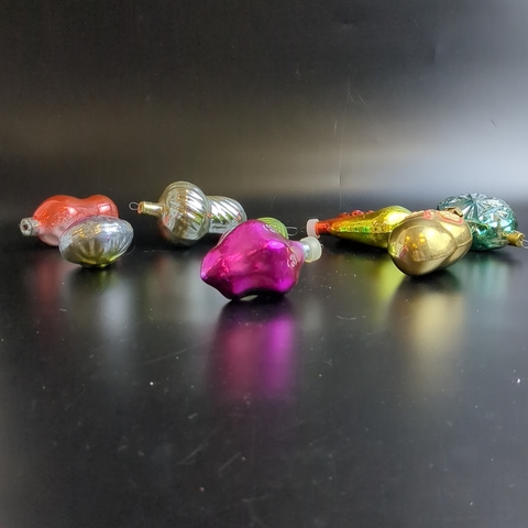 Ёлочные игрушки набор из 8 разных штук, лялечка, ракушка, сова и др, стекло, подвесные, винтаж времён СССР 1960-1980 гг. Советские ёлочные игрушки и украшения. Состояние и комплектация на фото, могут присутствовать незначительные неровности и сколы, закрытые металлическим подвесом (под подвесом).