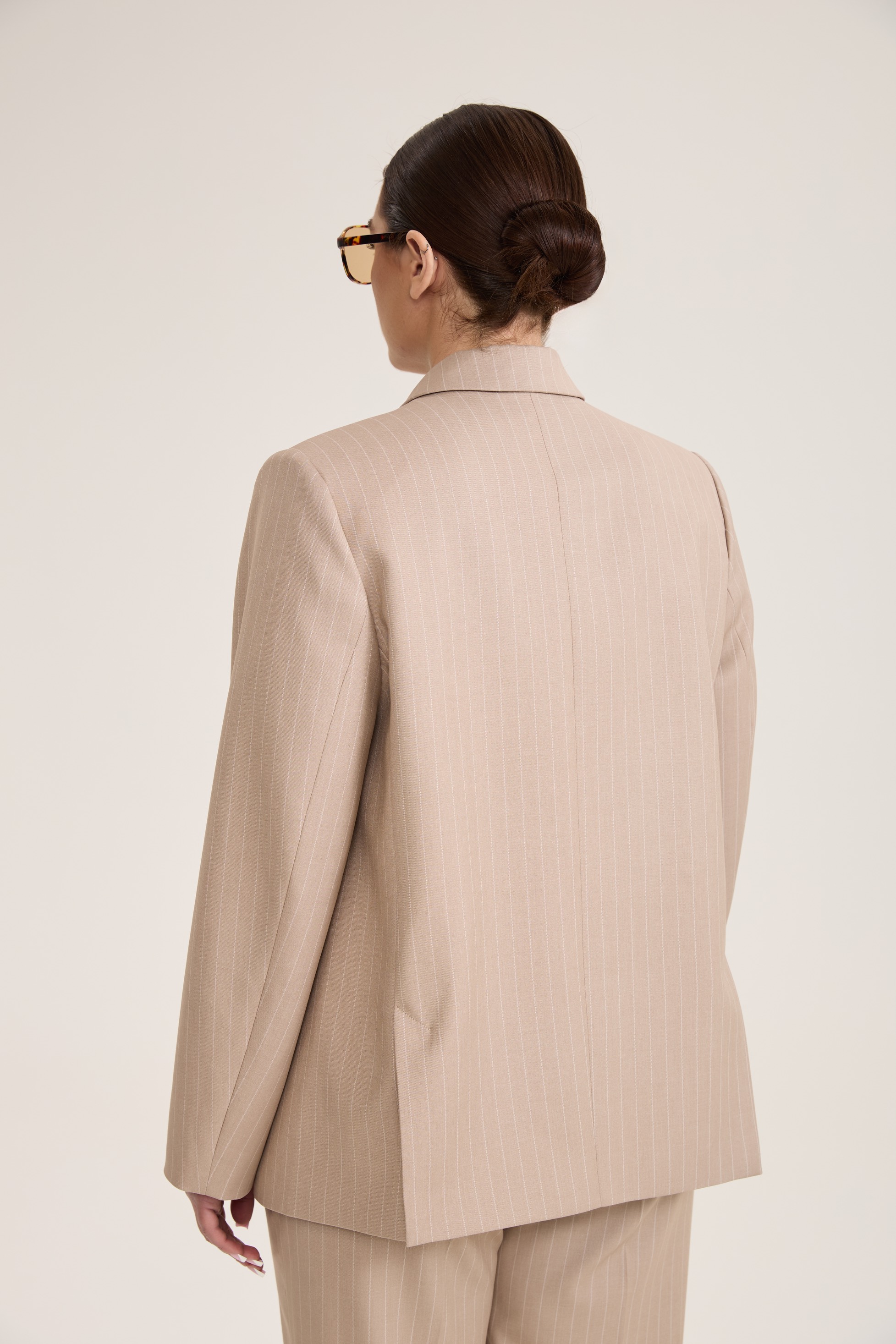 Жакет двубортный в полоску, мокко