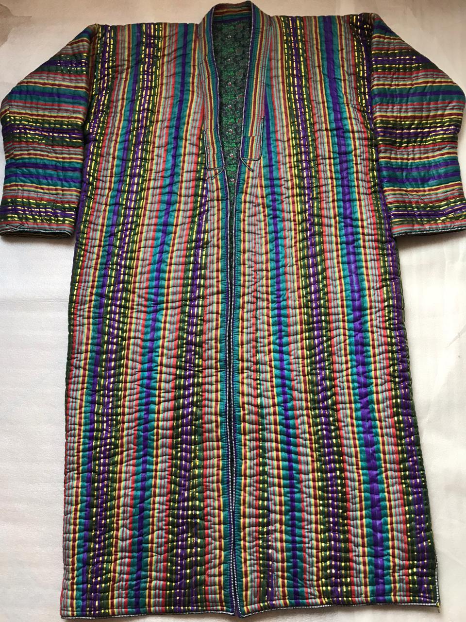 Национальный узбекский халат и тюбетейка