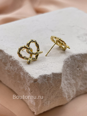 Серьги сердечки золотистые крендельки в стразах