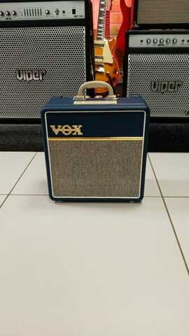 VOX AC4C1 BLUE ламповый гитарный мини комбоусилитель, 4 Вт, синий винил