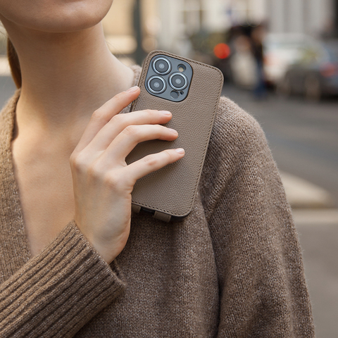 Чехол iPhone 16 Pro натуральная кожа сафьяно, бежевого цвета