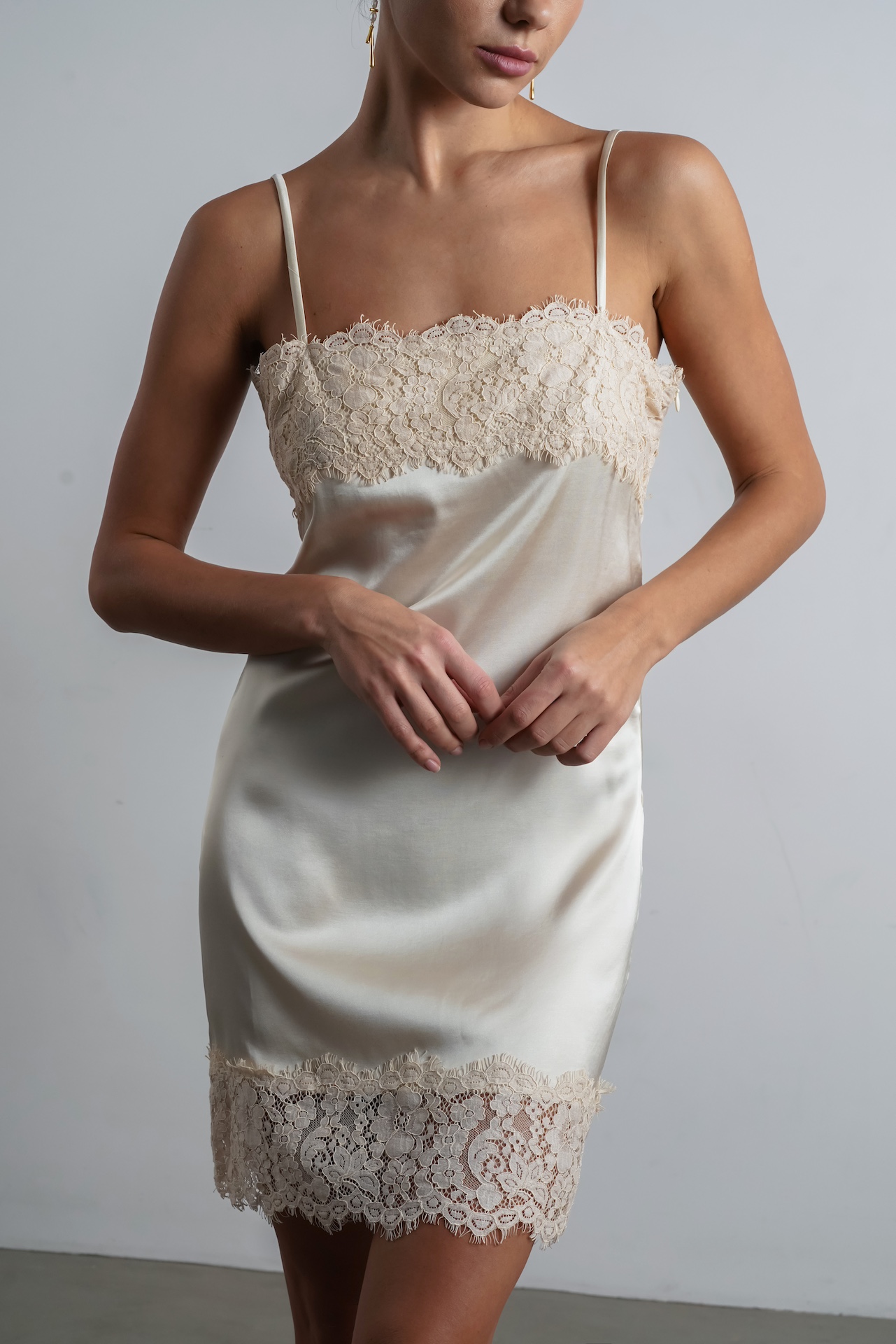 Сарафан из вискозы с широким кружевом