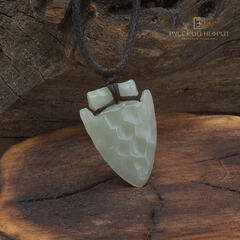 оберег стрела из нефрита