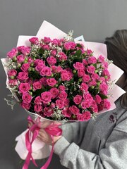 Букет из 11 кустовых роз "Алисия"