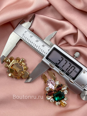 Накладка на пуговицу золотистая с разноцветными стразами (клипсы)