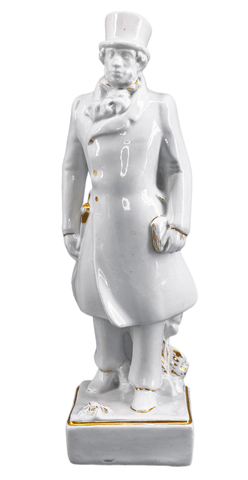 Скульптор Наталья Данько (1892–1942). Фарворовая скульптура «Пушкин на прогулке». ЛФЗ, СССР. 1950-е.