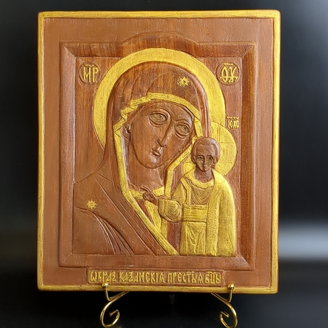 Старинная деревянная резная икона Казанской Божией Матери. Красное дерево. 32х27,5х3 см.