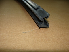 Уплотнение опускного стекла УАЗ-3163 верхнее задней правой двери