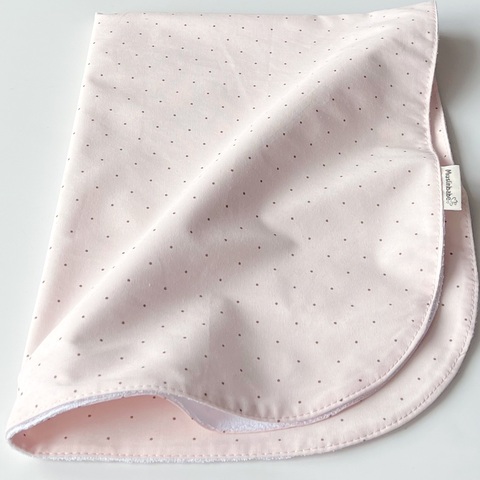 Непромокаемая пеленка "Точки на нежно-розовом"