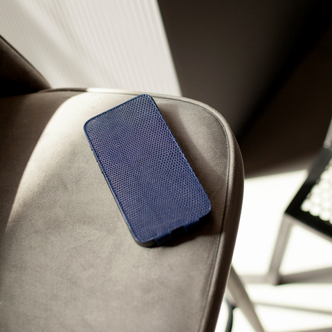 Чехол для iPhone 15 Pro из кожи ящерицы, синего цвета