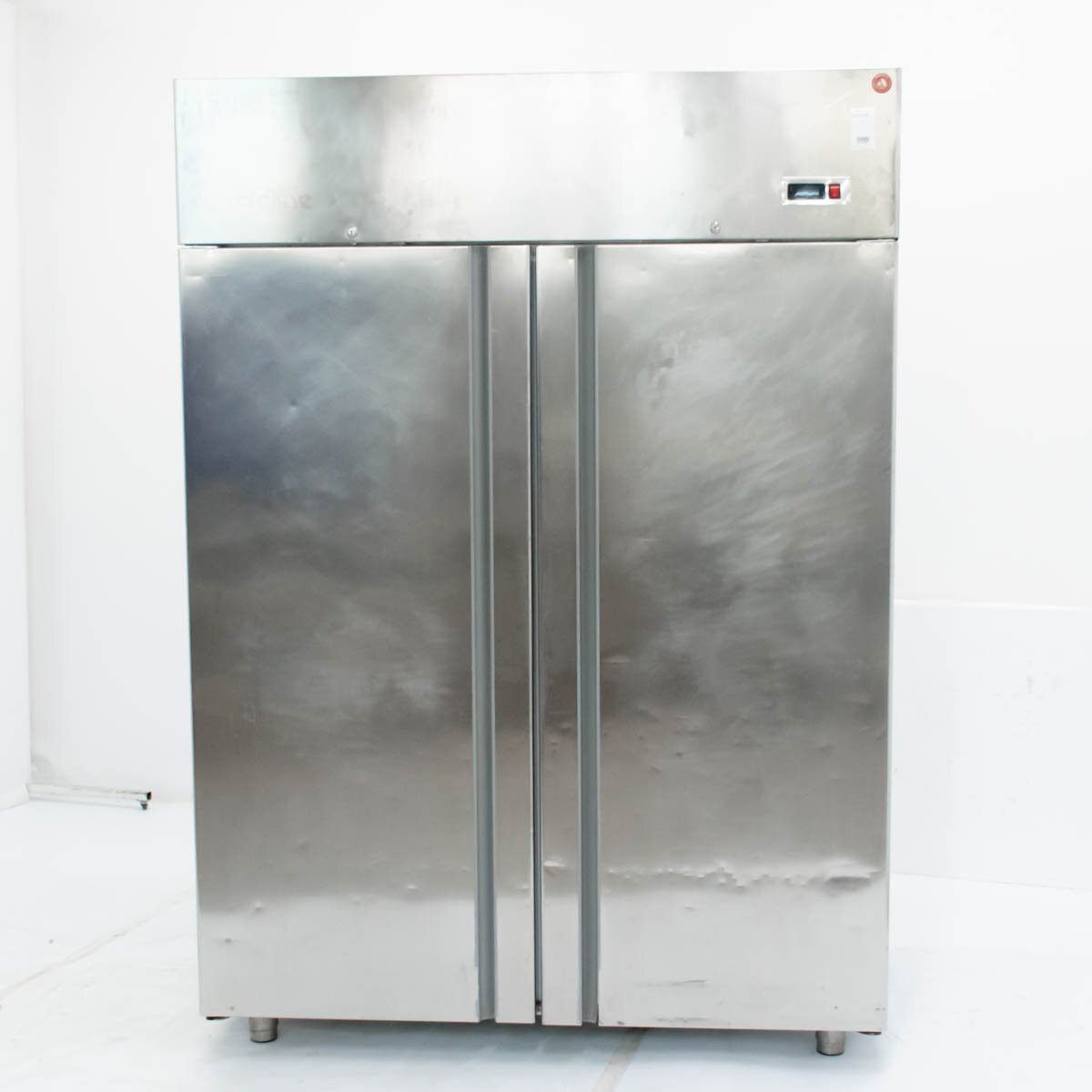 Шкаф холодильный Coldline A140/2NE (без полок)